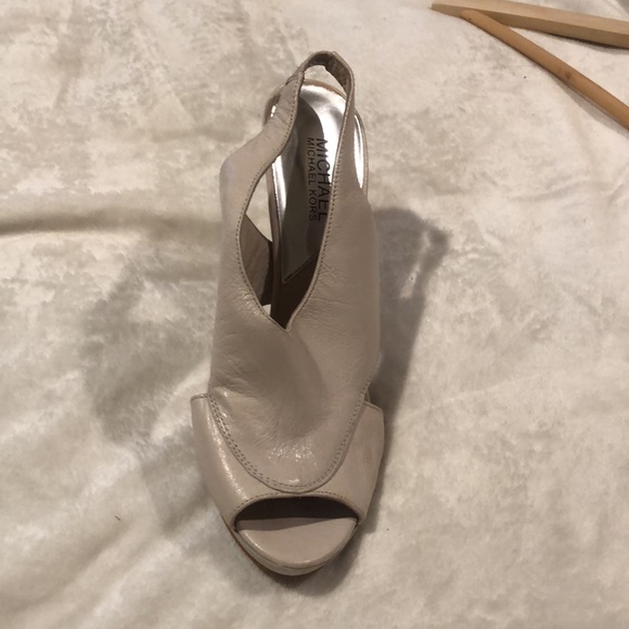 Michael Kors vanilla leather pump - Picture 2 of 4